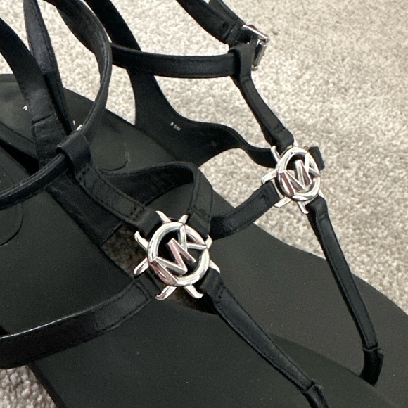 Micheal Kors black leather sandals with silver details - Picture 6 of 11
